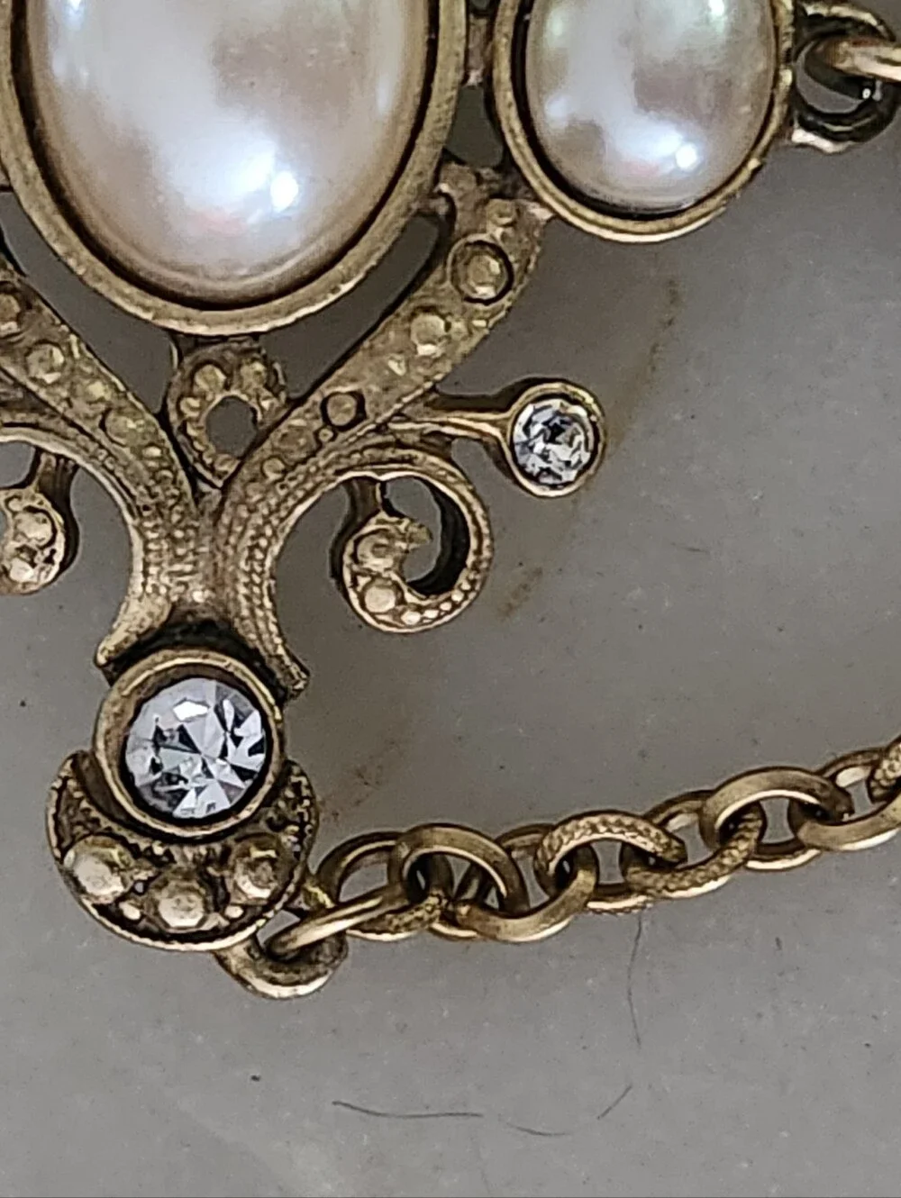 Stunning Gold-Tone Faux Pearl & Crystal Brooch with Chain